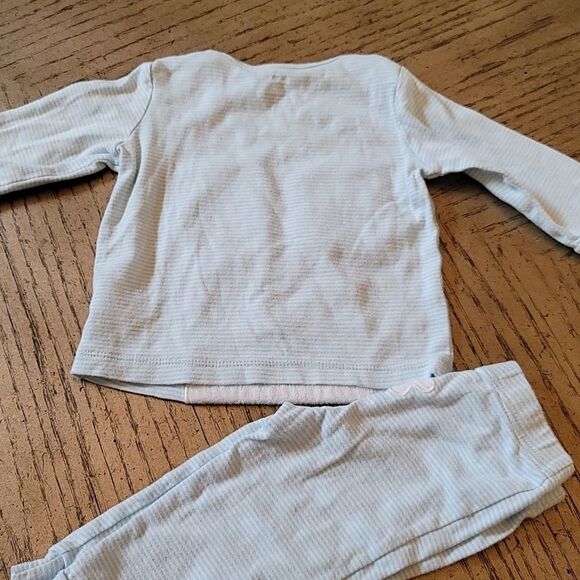 12 month boys pj set carters 💙 - Picture 5 of 5